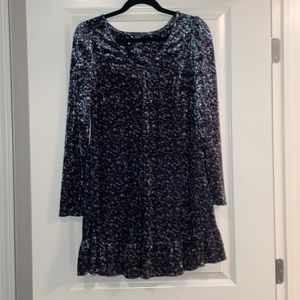 Velvety multi-colored flowery dress perfect for a winter outing!